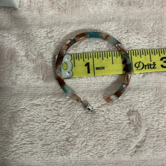 Earrings NWOT - Picture 2 of 3